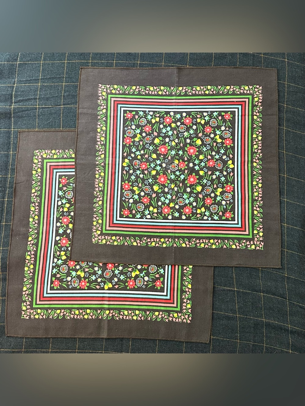 Vintage cloth napkins • set of 2